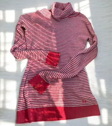 맥그리거 빨간색 터틀넥 L SIZE