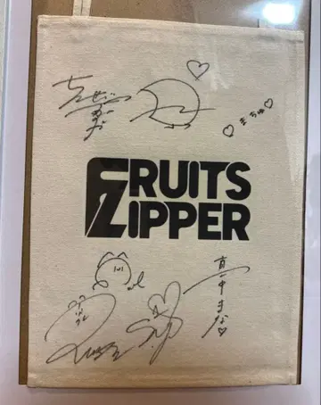 FRUITS ZIPPER 전 멤버 사인 포함 패브릭 포스터