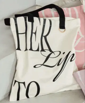 [ 미개봉 새상품 ] herlipto HLT Flat Logo Tote