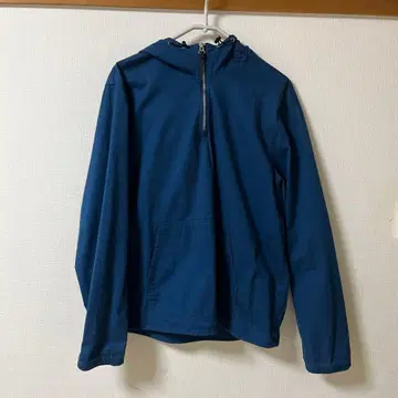 후드 부착 다크 블루 나일론 자켓