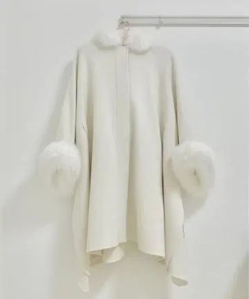 [택 포함 새상품] CELFORD 셀포드 판초 코트 아이보리 완판