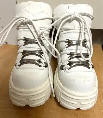 뉴락풍 통굽 스니커즈