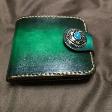 그라데이션 그린 이단 접이식 지갑 하프 월렛