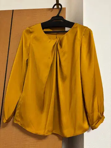 WORK TRIP OUTFITS 긴팔 블라우스 M 머스타드