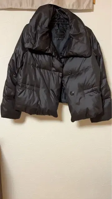 UNTITLED 숏 기장 다운 자켓 블랙 사이즈 2