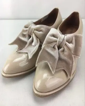 제프리 캠벨 에나멜 신발 베이지 벨로아 리본