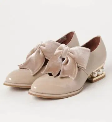 제프리 캠벨 에나멜 신발 베이지 벨로아 리본