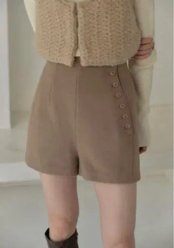 Eaphi slanting button short pants brown