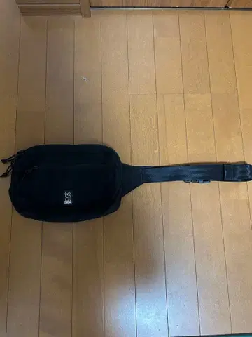 Chrome 사선 숄더백