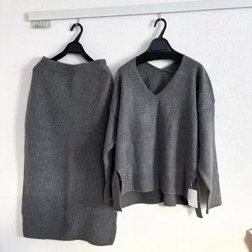 새상품 Apuweiser-riche 아푸와이저 리셰 스웨터와 스커트