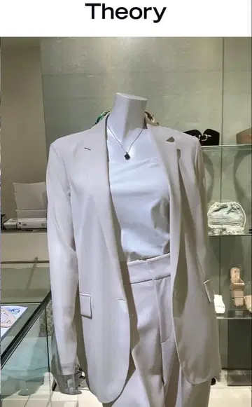 Theory 파우더 크레이프 자켓