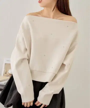 chico 스팽글 오프숄더 맨투맨