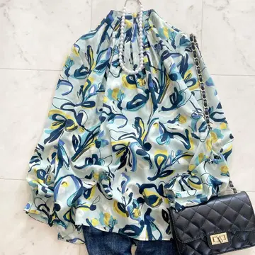 컨디션 최상 투모로우랜드 구미 플라워 프린트 넥 개더 블라우스