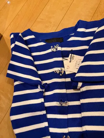 파랑과 화이트 스트라이프 반팔 니트탑