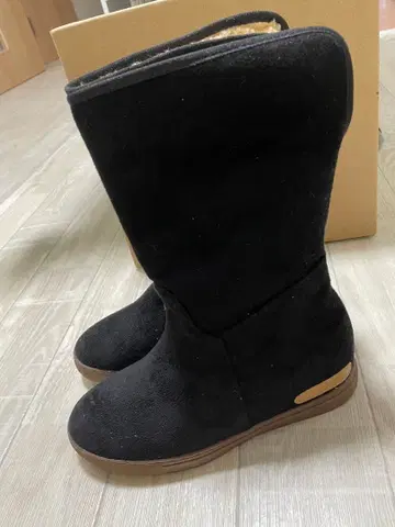 블랙 어그 부츠 스웨이드 소재