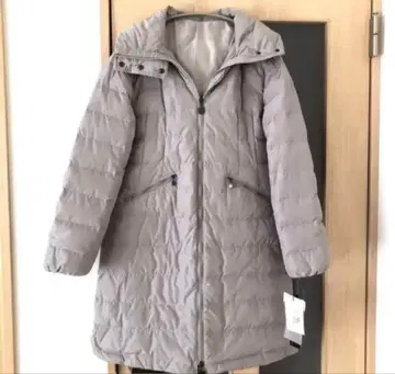 군더더기 없이 깔끔한 롱 다운 자켓