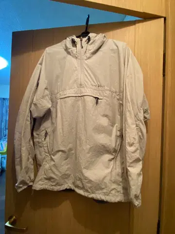 라이트 그레이 후드 부착 마운틴 후드티