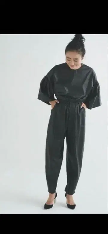 아야 카네코 투모로우랜드 콜라보 인조 가죽 팬츠