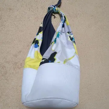 노트 핸들 핸드백 화이트/멀티 컬러