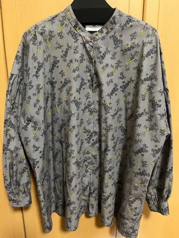 그레이 꽃무늬 긴팔 셔츠 밴드 카라