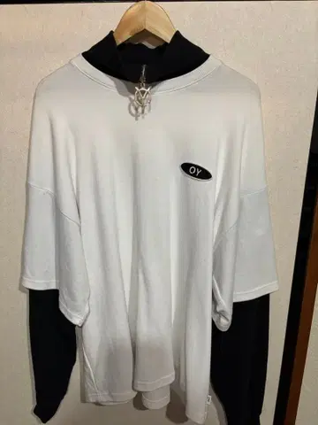 OY 블랙 하이넥 트레이닝복