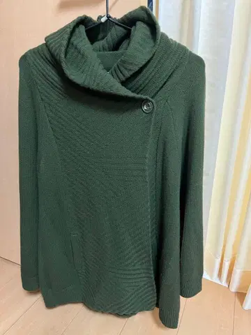 후드 부착 다크 그린 니트