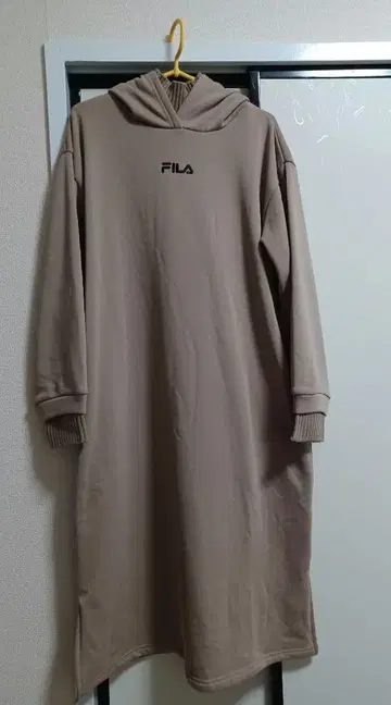 FILA 후드 부착 롱 맨투맨 베이지