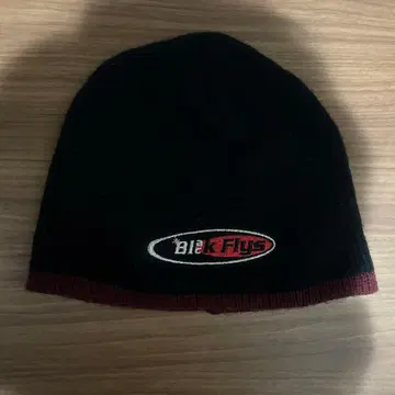 Black Flys 니트 모자 블랙 레드