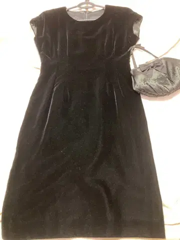 블랙 벨벳 슬리브리스 원피스