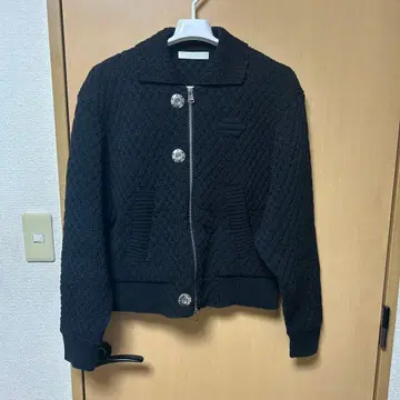 ouat -011- BLACK META ZIP KNIT