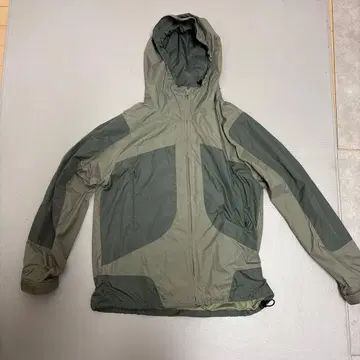 BEAMS HEART 블랙 후드 부착 마운틴 후드티