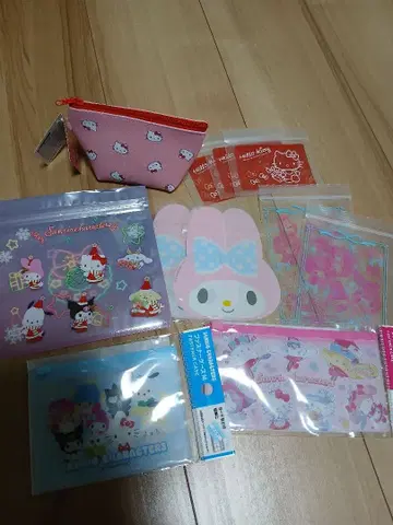 SANRIO 지퍼 파우치, 키티 파우치