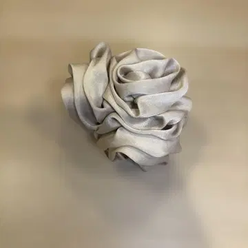 COMPLEX BIZ 컴플렉스 비즈 헤어 클립 장미 꽃 베이지