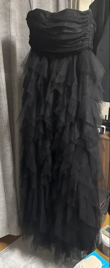 블랙 프릴 드레스 스트랩 포함