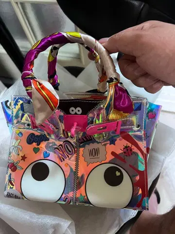 컬러풀 핸드백 투명 디자인