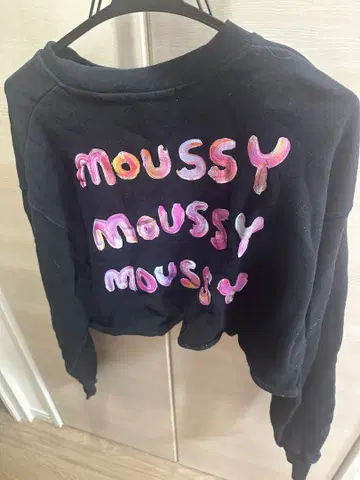 MOUSSY 크롭 맨투맨 블랙