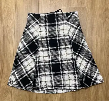 플레어 스커트 체크 무늬 블랙 화이트