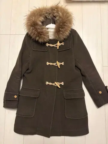 카키 퍼 달린 더플 코트