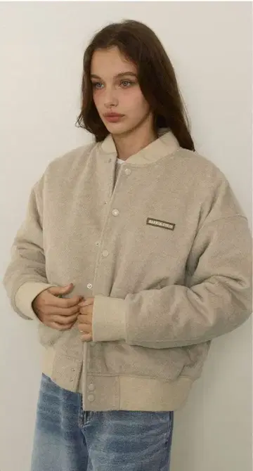 새상품 택 포함 이번 시즌 출시 아리시아 스탠 로고 울 블루종