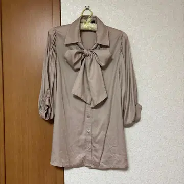 SISTEMATIC 베이지 벌룬 슬리브 셔츠