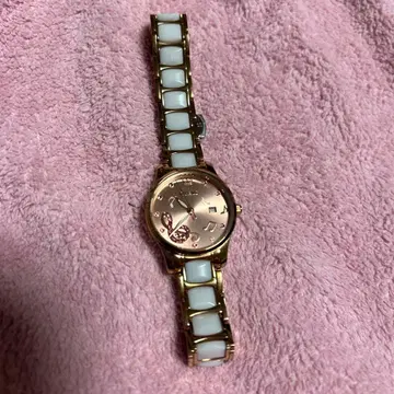 여성용 아날로그 시계 나비 디자인