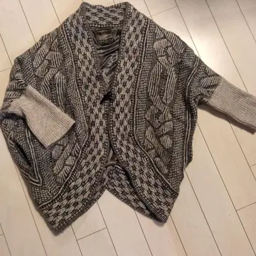 그레이 계열 케이블 니트 가디건