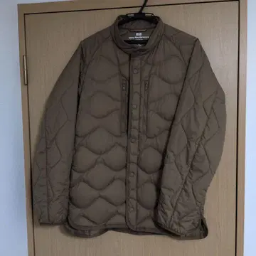 화이트 마운티니어링 유니클로 울트라 라이트 다운 M 브라운