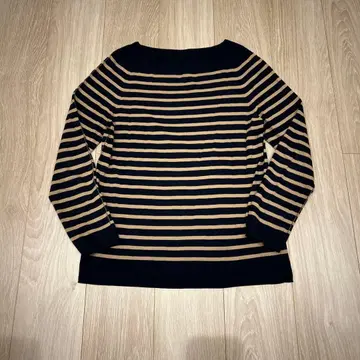 YURI PARK 유리 파크 네이비/베이지 스트라이프 니트 Drawer