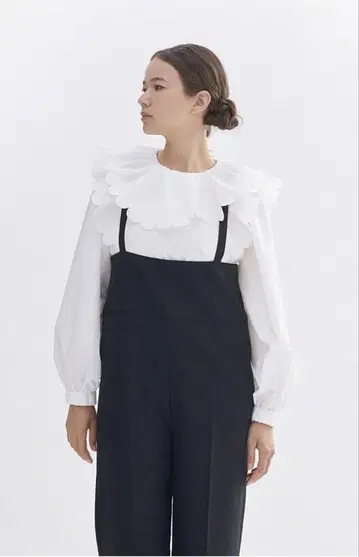 [ 새상품급 ] yori 타푸리 스캘럽 블라우스 사이즈 38