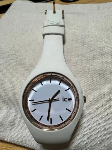 ICE watch 화이트 레드 손목시계