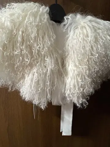 [ 미사용 ] 화이트 퍼 숄 몽골리안 라무 크로시