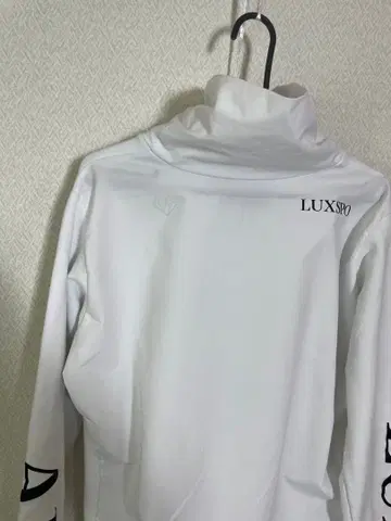 LUXEAKMPLUS(럭스에이케이엠플러스) 골프 터틀넥 셔츠