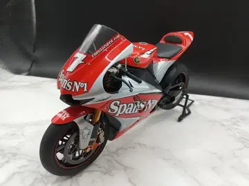 타미야 1/12 야마하 YZR-M1 '04 No.7 완성품