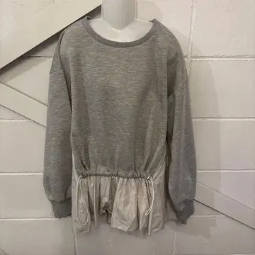 스콧 클럽 프릴 긴팔 맨투맨 그레이